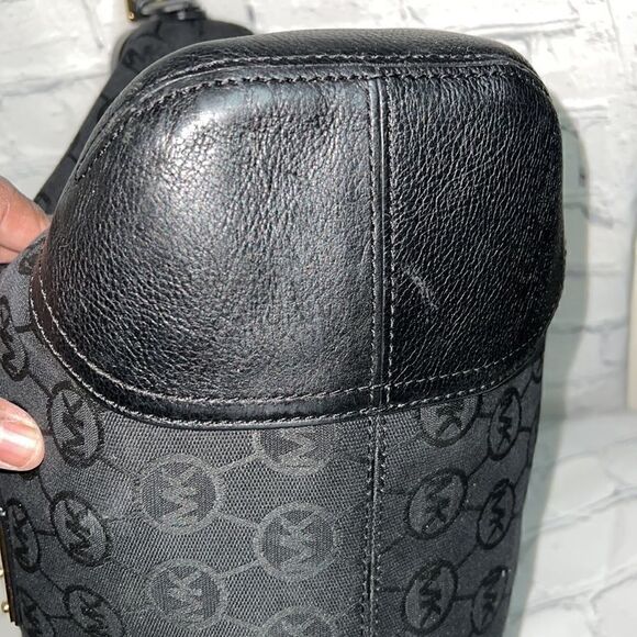 Michael Kors Black Signature Canvas and Leather Millbrook Hobo - Picture 6 of 14